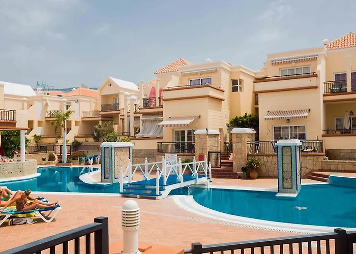 Yucca Park מלון דירות 3*