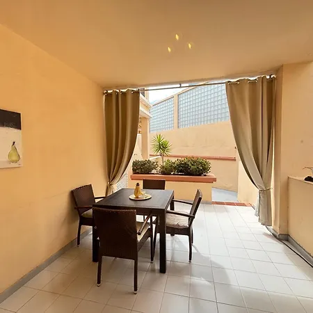 Yucca Park מלון דירות 3*